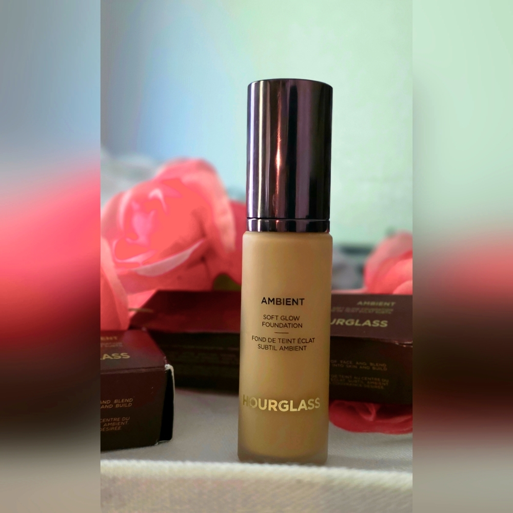 Hourglass Ambient Soft Glow Foundation - Shade 11